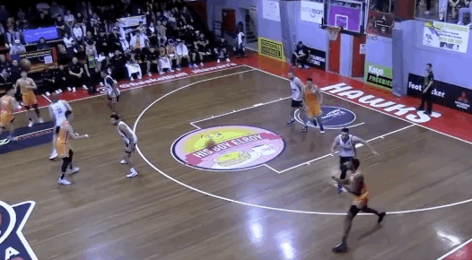 🏀澳篮季前赛战报：上海男篮末节被打一波21-7 以88-101不敌伊拉瓦拉老鹰