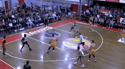🏀澳篮季前赛战报：上海男篮末节被打一波21-7 以88-101不敌伊拉瓦拉老鹰